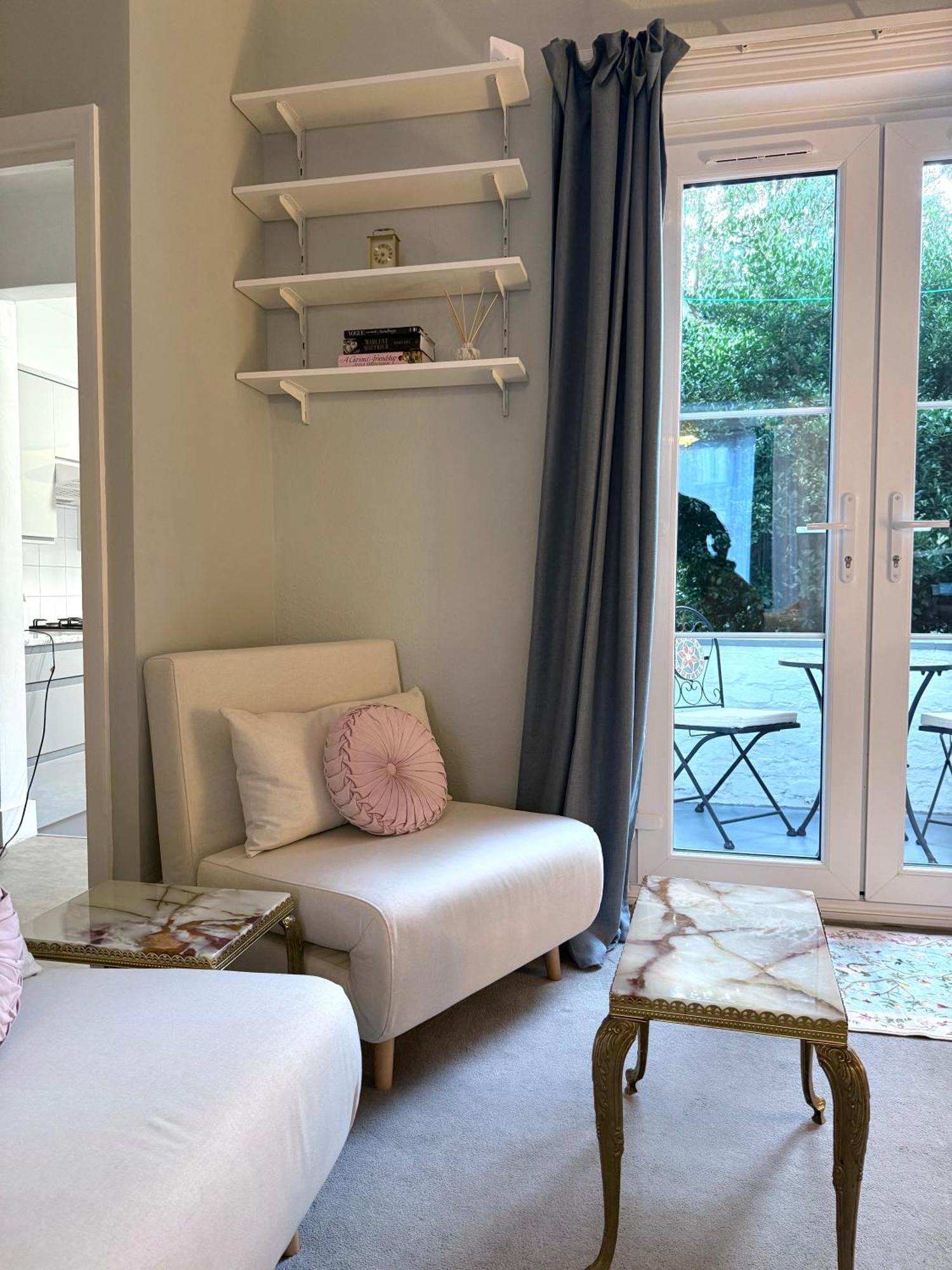 Apartment Classically Elegant Designer *