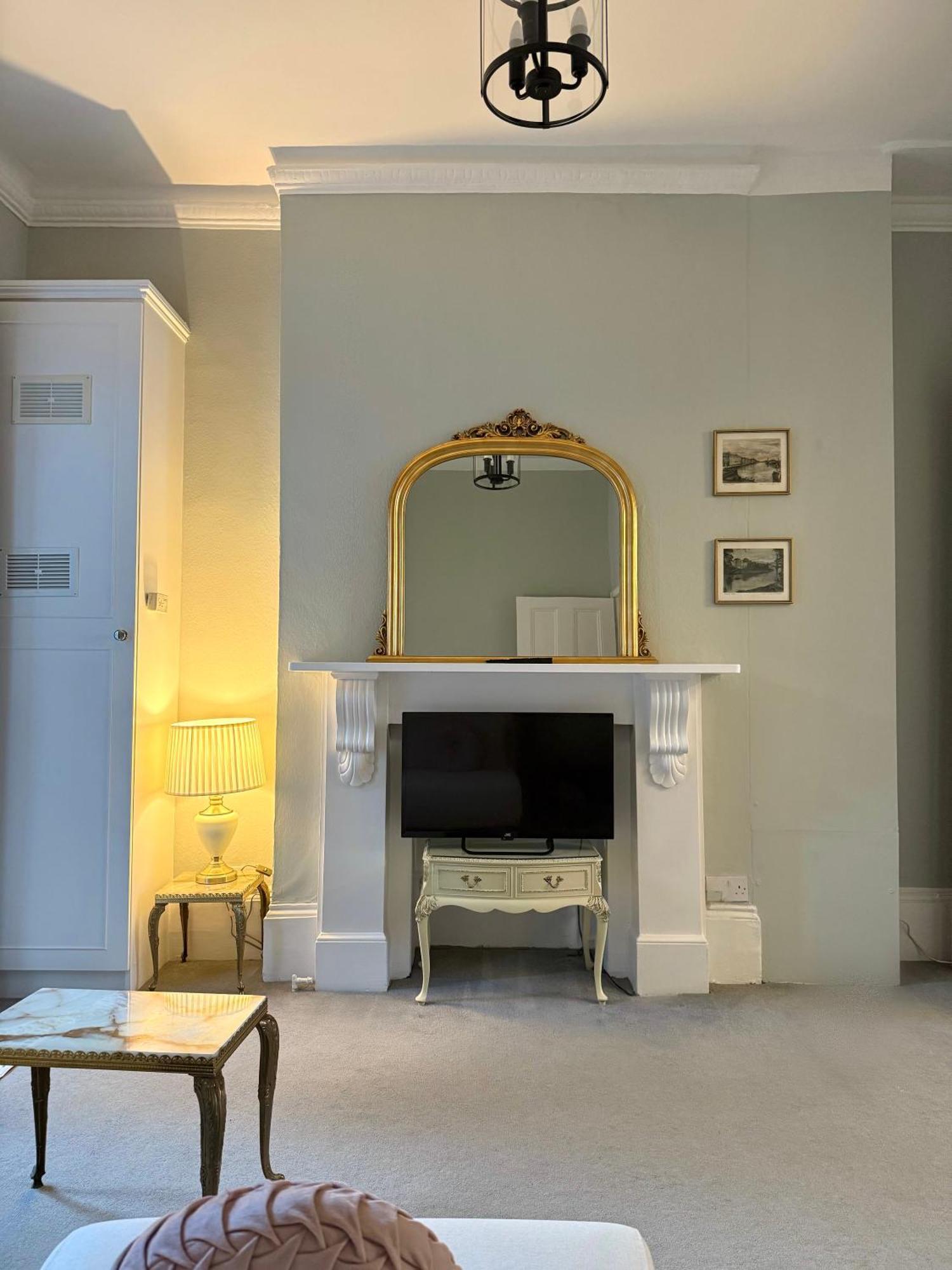 Classically Elegant Designer London